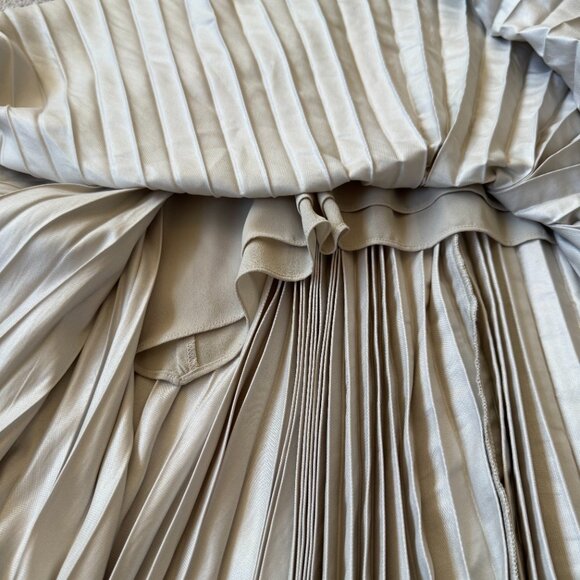 Elie Tahari Pleated Satin Midi Skirt NWT - Picture 5 of 7